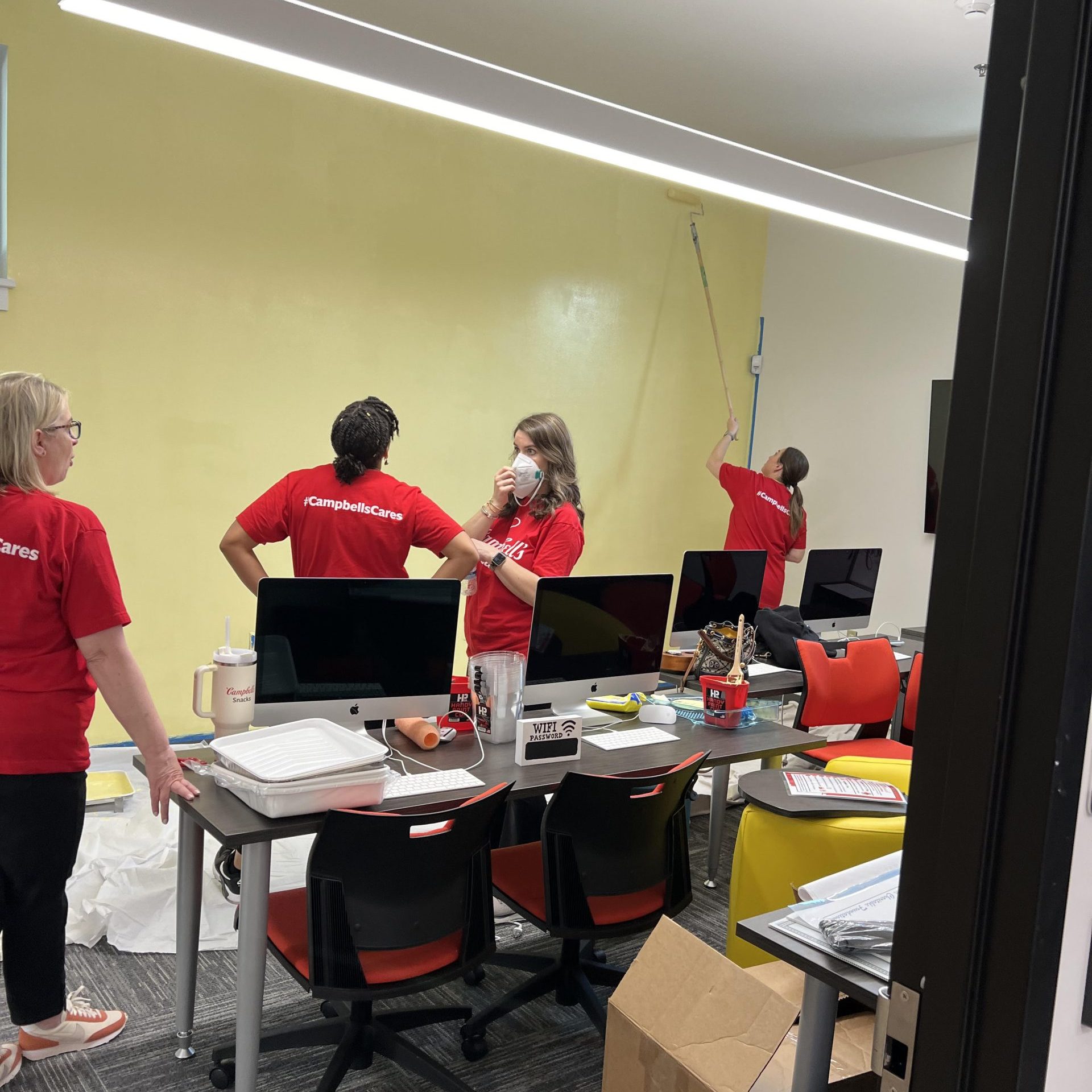volunteer10-scaled-e1723040215511.jpg